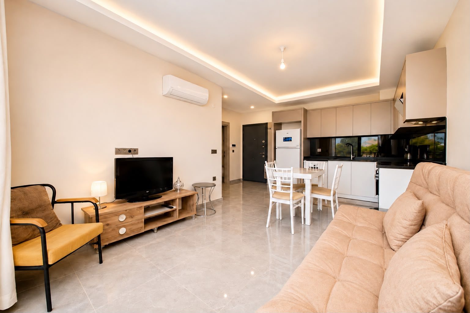 Alanya Avsallar'da, Denize Yakın Konumda, Full Eşyalı 1+1 Daire