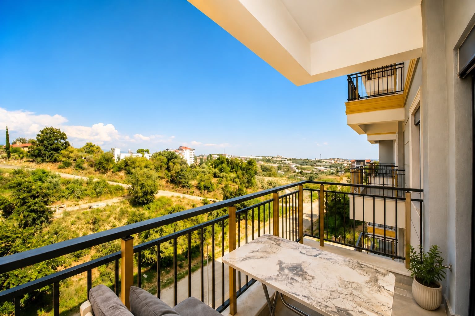 Alanya Avsallar'da, Denize Yakın Konumda, Full Eşyalı 1+1 Daire