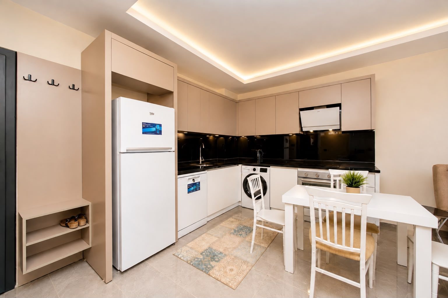 Alanya Avsallar'da, Denize Yakın Konumda, Full Eşyalı 1+1 Daire