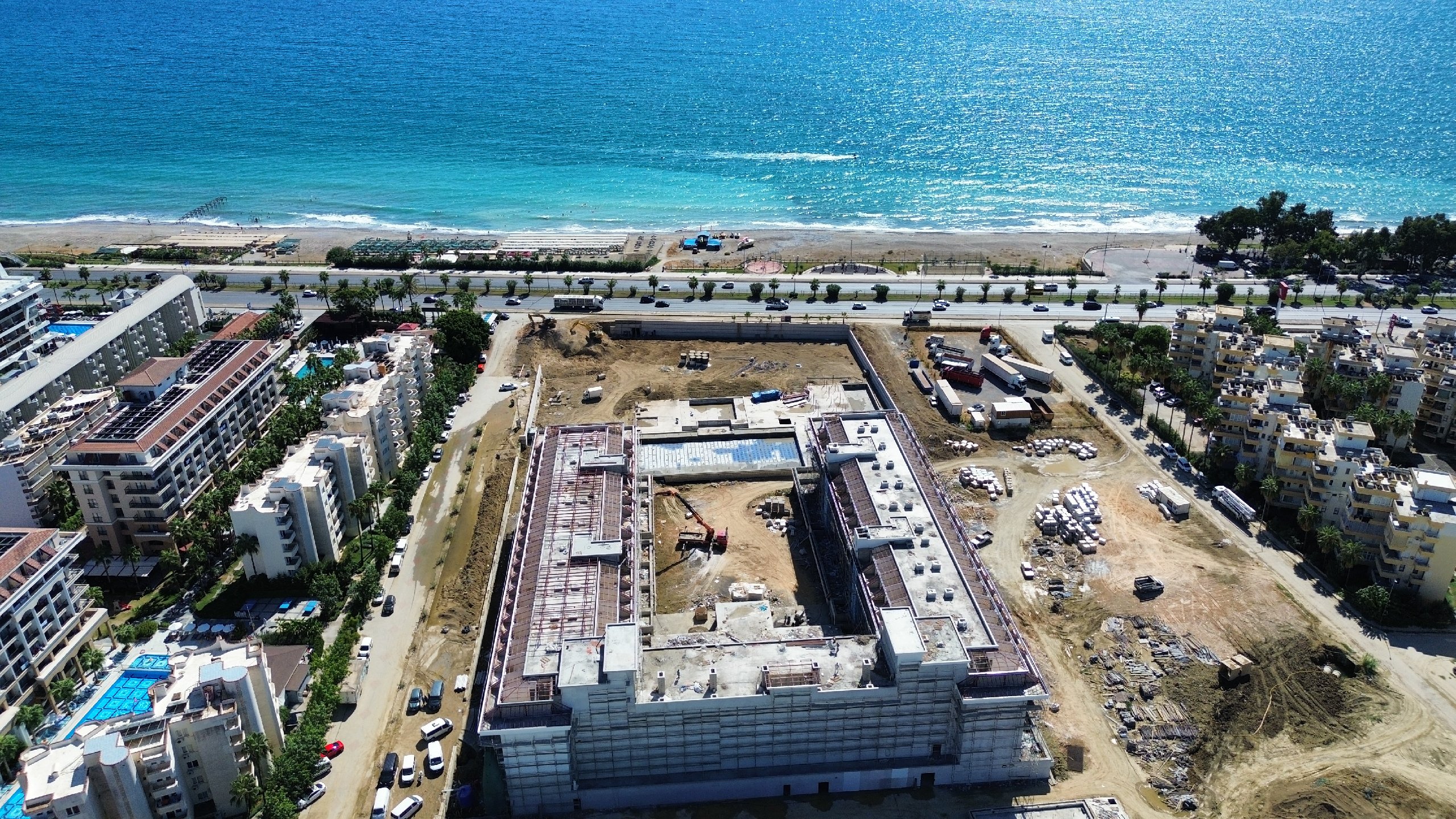 Flat for Sale in a 5-Star Seafront Hotel in Alanya, Offering High Earnings in Euros