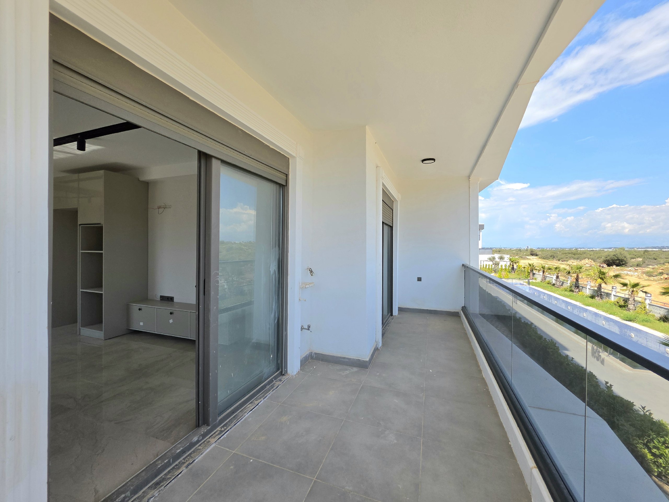 Ground floor 2+1 apartment for sale in a residential complex with closed parking and pool in Antalya