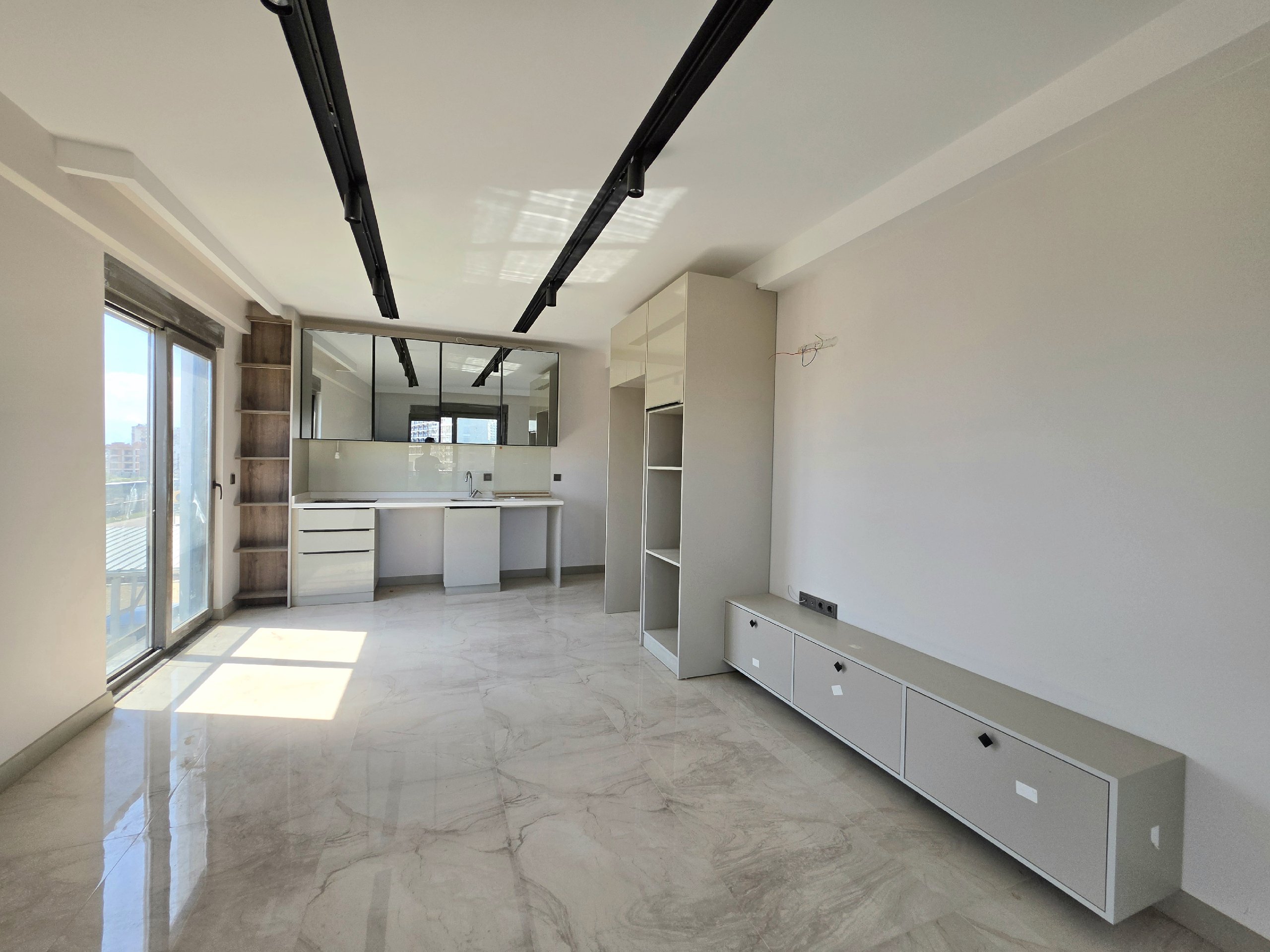 Ground floor 2+1 apartment for sale in a residential complex with closed parking and pool in Antalya
