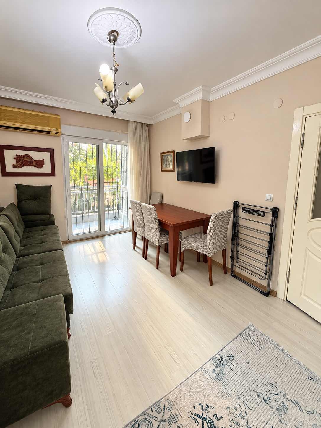1+1 apartment with balcony, spacious in Antalya Kepez Kültür Mahallesi